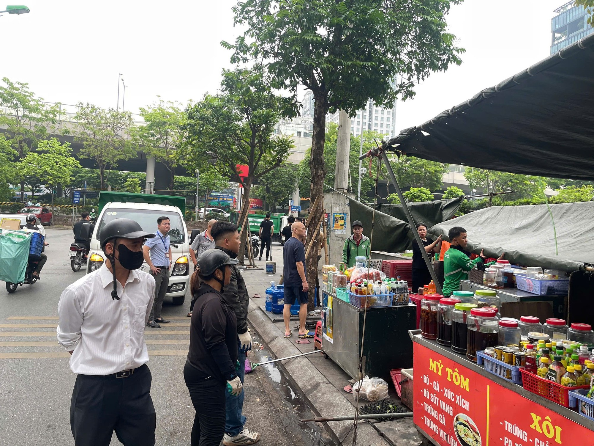 Phường Phú Diễn quyết liệt ra quân lập lại trật tự đô thị- Ảnh 6.