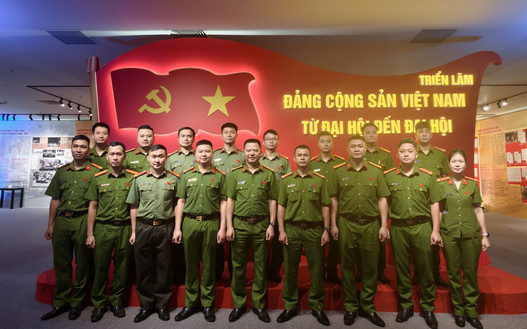 Tuổi trẻ Công an phường Long Biên sinh hoạt chính trị nhân kỷ niệm 136 năm Ngày sinh Chủ tịch Hồ Chí Minh