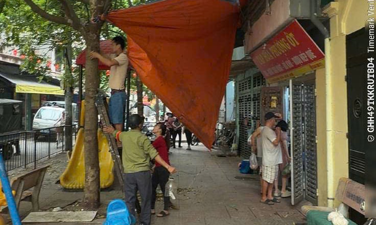 Cầu Giấy: Quyết liệt dẹp chợ “cóc” ngõ 90 Hoa Bằng- Ảnh 1.