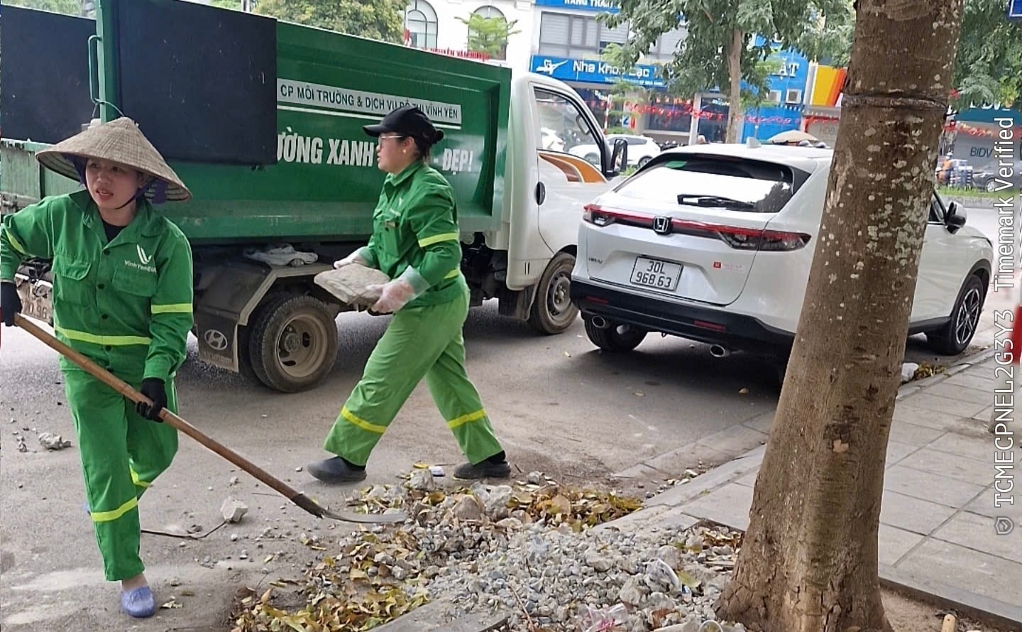 Cầu Giấy quyết liệt gỡ "điểm nghẽn" trật tự đô thị: Từ hành động mạnh mẽ đến kỷ cương bền vững- Ảnh 1.