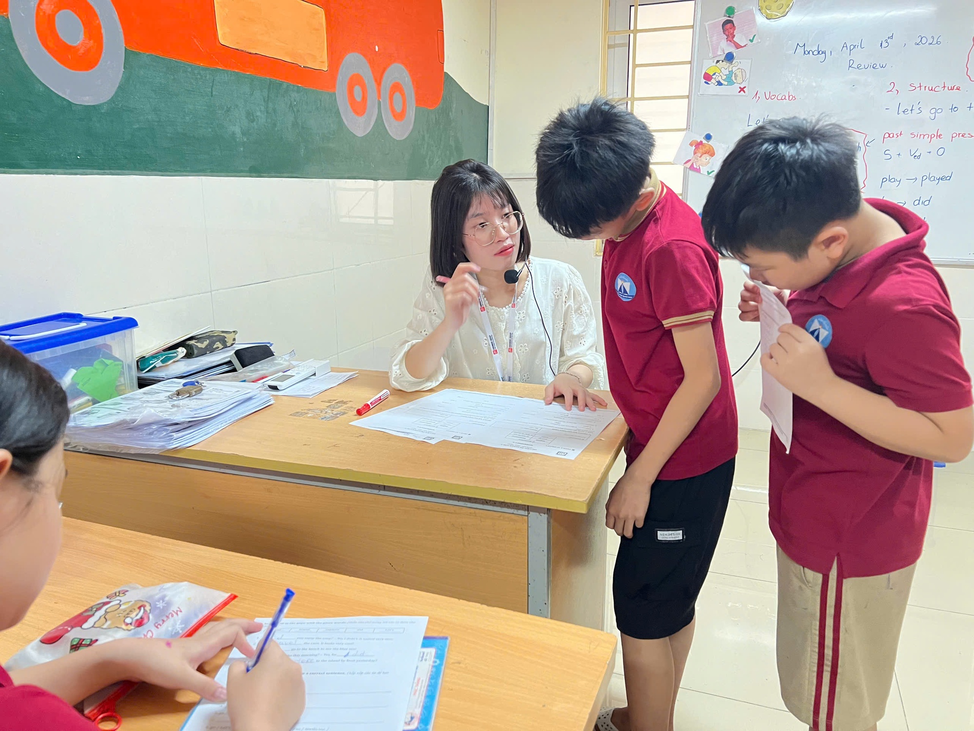 TRƯỜNG TIỂU HỌC QUAN HOA: HIỆU QUẢ SAU HƠN 1 THÁNG TRIỂN KHAI CHƯƠNG TRÌNH ÔN LUYỆN TIẾNG ANH- Ảnh 1.