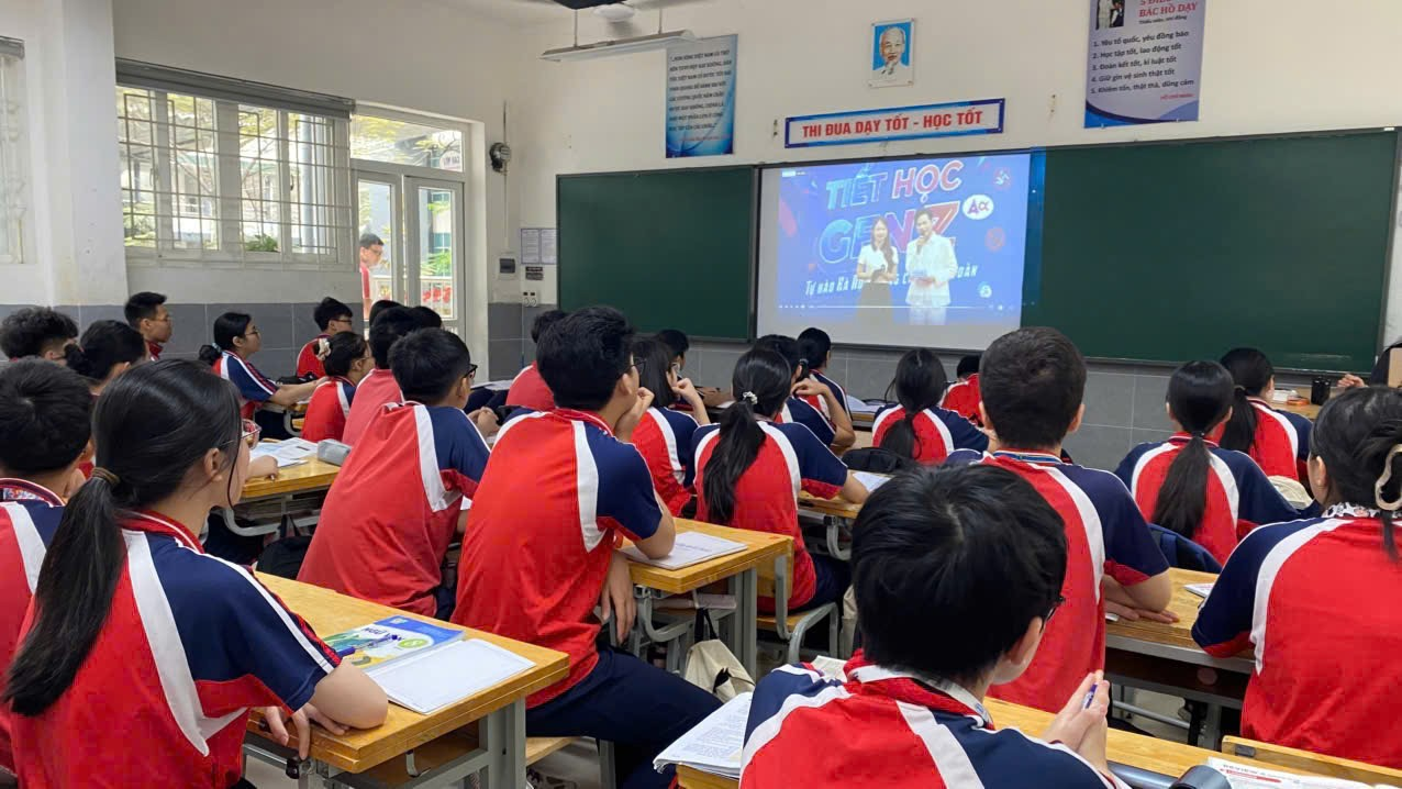 TRƯỜNG THCS TRƯƠNG CÔNG GIAI ĐẨY MẠNH TUYÊN TRUYỀN, PHỔ BIẾN, GIÁO DỤC PHÁP LUẬT CHO HỌC SINH QUA TIẾT HỌC GEN Z- Ảnh 2.