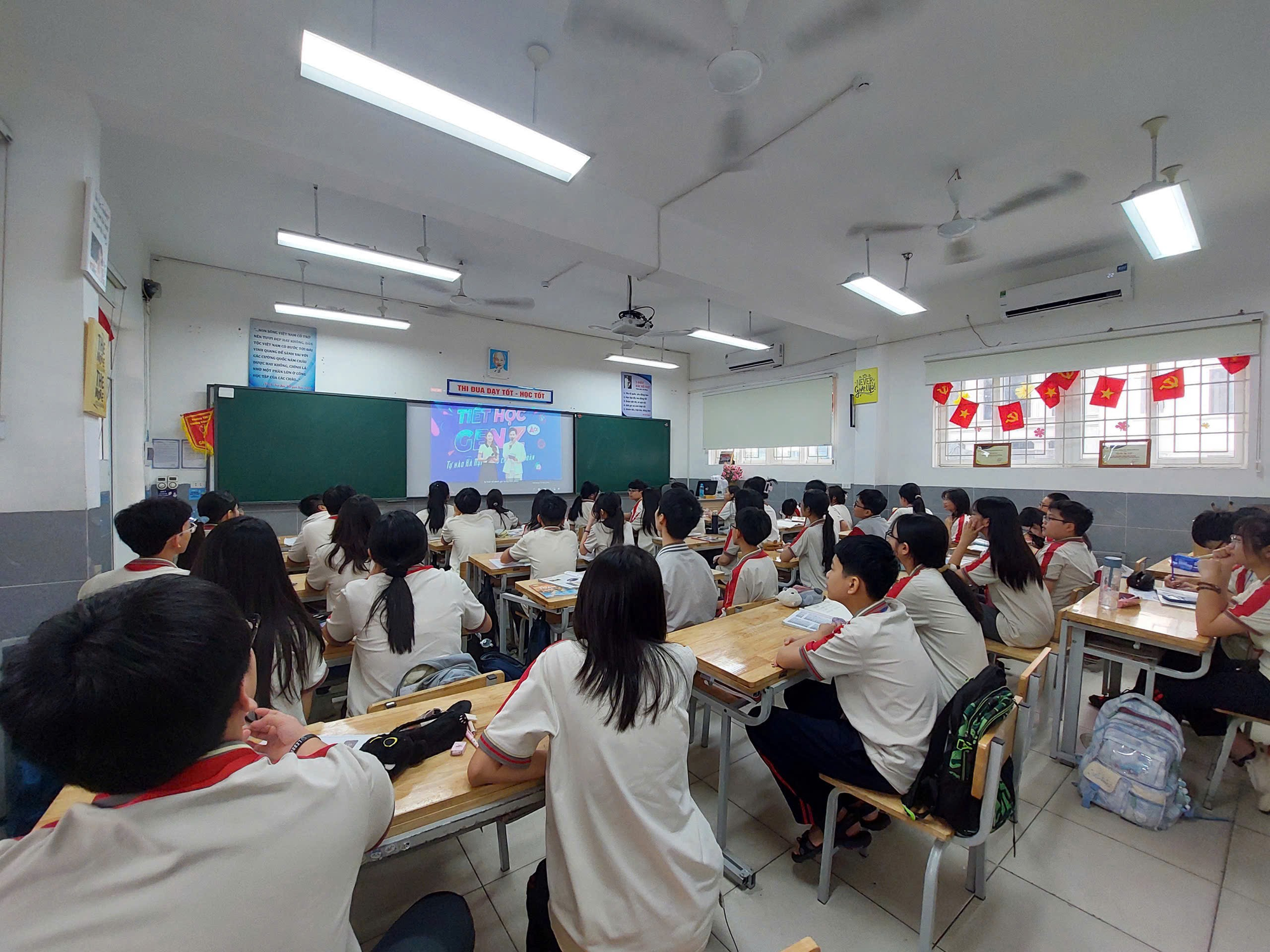 TRƯỜNG THCS TRƯƠNG CÔNG GIAI ĐẨY MẠNH TUYÊN TRUYỀN, PHỔ BIẾN, GIÁO DỤC PHÁP LUẬT CHO HỌC SINH QUA TIẾT HỌC GEN Z- Ảnh 3.
