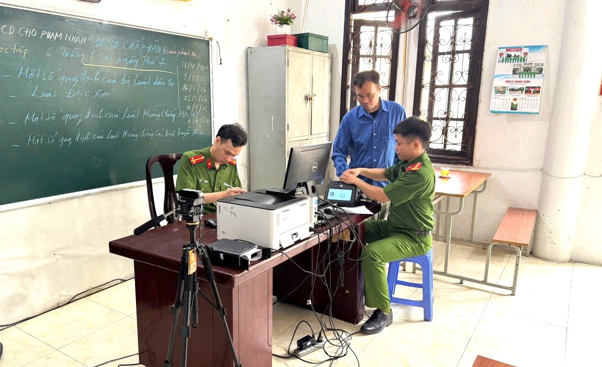 Công an xã Tam Hưng: Thu nhận hồ sơ cấp căn cước cho phạm nhân được đề nghị đặc xá- Ảnh 3.