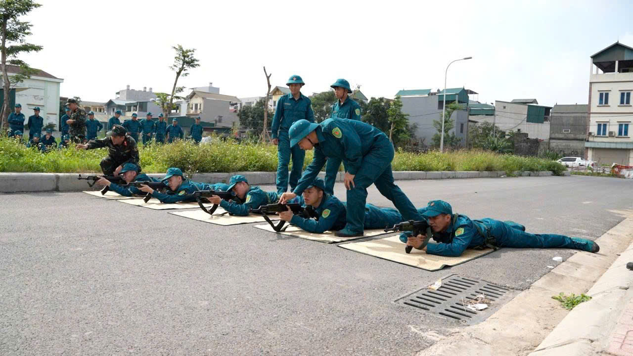 Ban CHQS xã Hoài Đức tổ chức huấn luyện và giáo dục truyền thống yêu nước cho cán bộ, chiến sĩ- Ảnh 1.