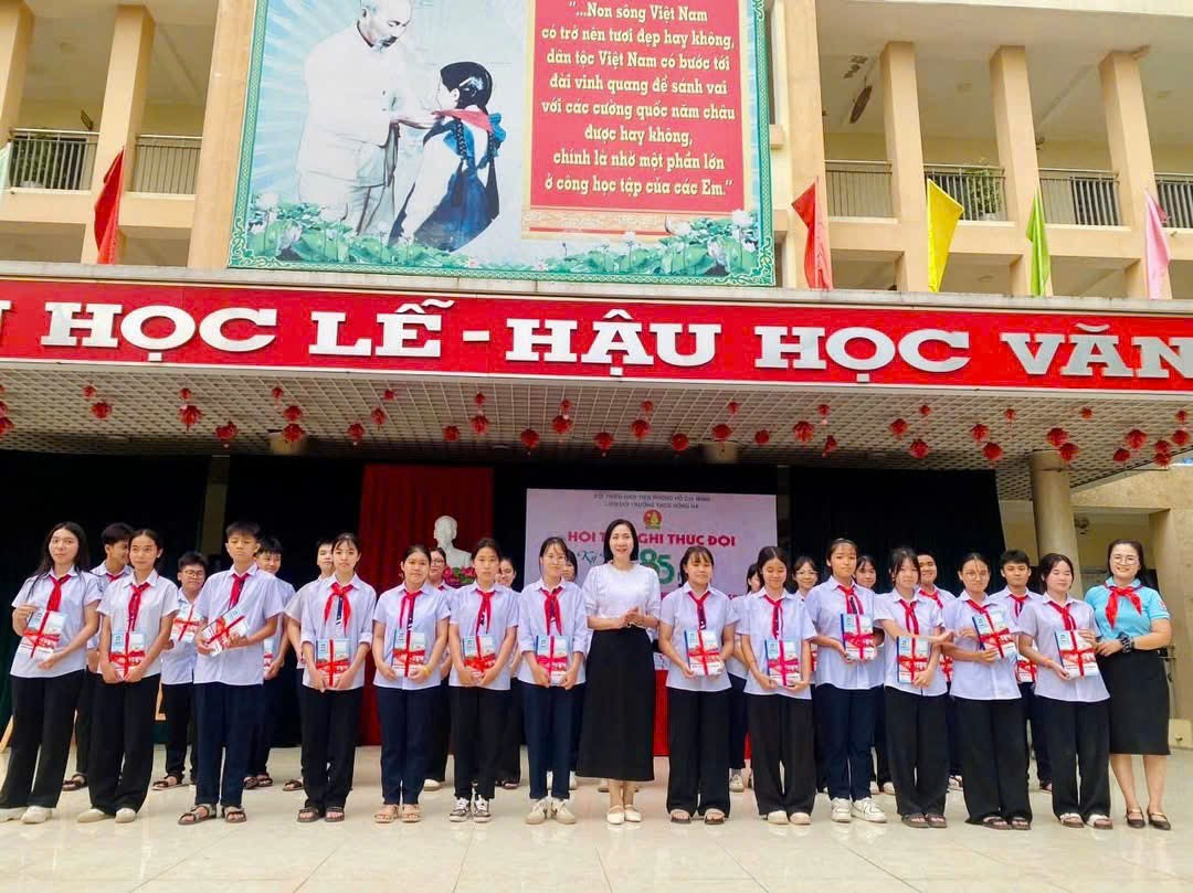 Hội thi nghi thức đội trường THCS Hồng Hà- Ảnh 1.