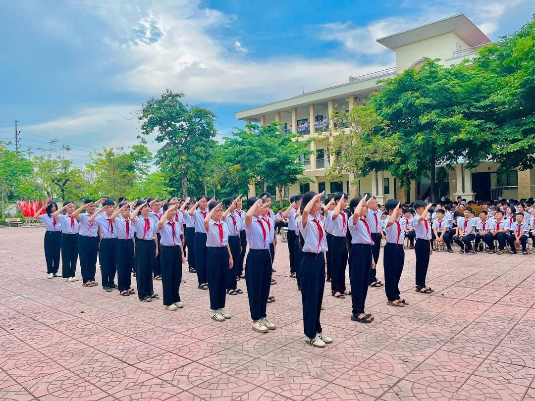 Hội thi nghi thức đội trường THCS Hồng Hà- Ảnh 2.