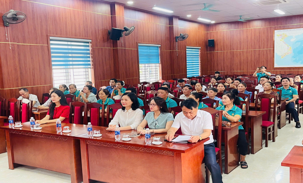 Hội Nông dân xã Diên tổ chức lớp tập huấn chuyển đổi số, ứng dụng công nghệ AI trong truyền thông của Hội.- Ảnh 1.