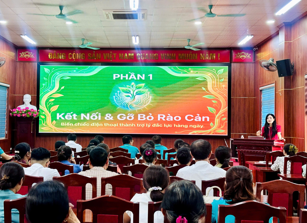 Hội Nông dân xã Diên tổ chức lớp tập huấn chuyển đổi số, ứng dụng công nghệ AI trong truyền thông của Hội.- Ảnh 3.