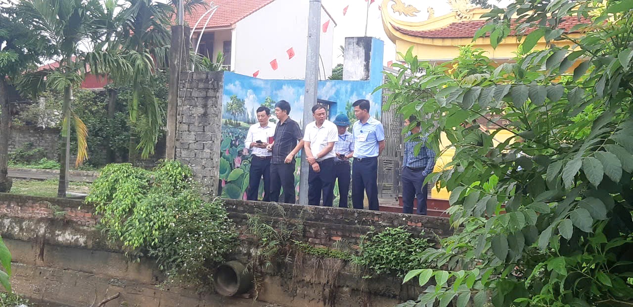 Đoàn giám sát HĐND xã Trần Phú khảo sát thực tế các điểm nghẽn trên địa bàn- Ảnh 1.