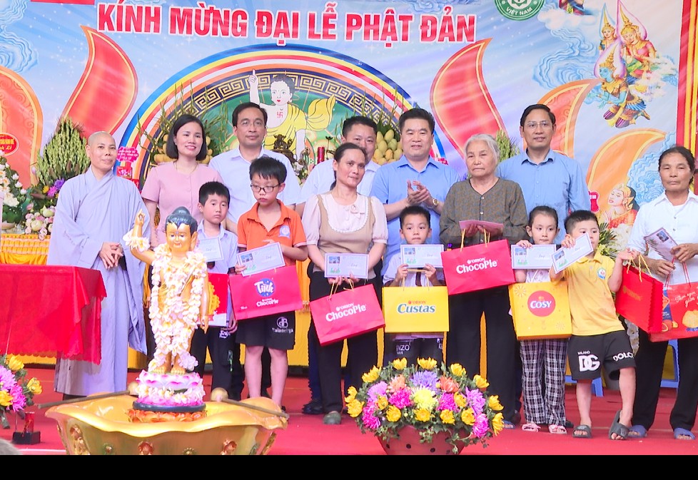 Thăm, tặng quà, chúc mừng Ngày đại lễ Phật đản PL. 2570 - DL.2026 Chùa Bành Khê thôn Liên Hiệp 9 xã Hát Môn- Ảnh 2.