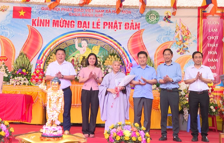 Thăm, tặng quà, chúc mừng Ngày đại lễ Phật đản PL. 2570 - DL.2026 Chùa Bành Khê thôn Liên Hiệp 9 xã Hát Môn- Ảnh 3.