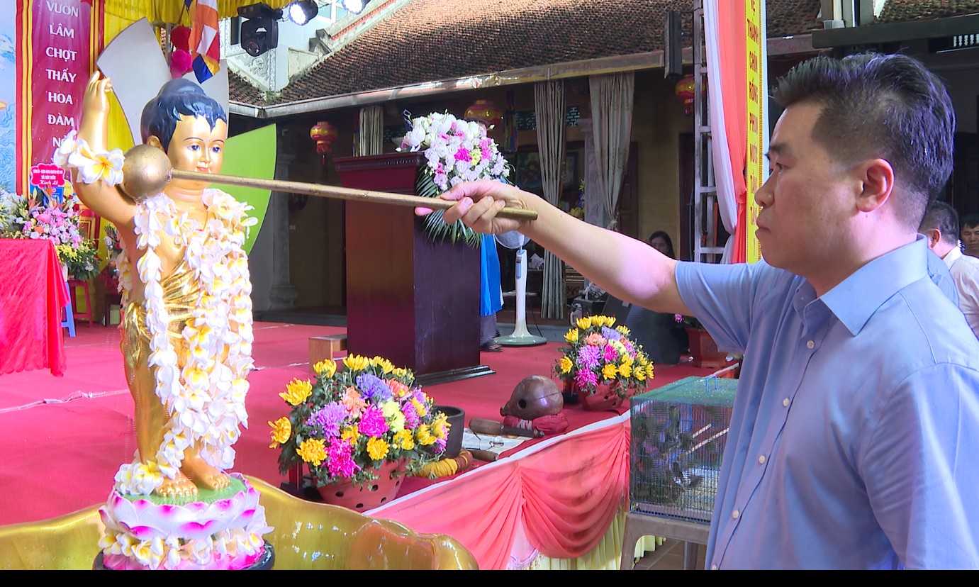Thăm, tặng quà, chúc mừng Ngày đại lễ Phật đản PL. 2570 - DL.2026 Chùa Bành Khê thôn Liên Hiệp 9 xã Hát Môn- Ảnh 4.