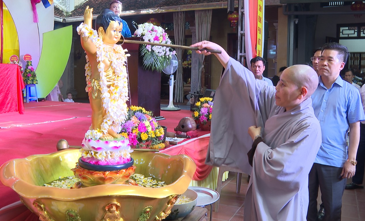 Thăm, tặng quà, chúc mừng Ngày đại lễ Phật đản PL. 2570 - DL.2026 Chùa Bành Khê thôn Liên Hiệp 9 xã Hát Môn- Ảnh 5.