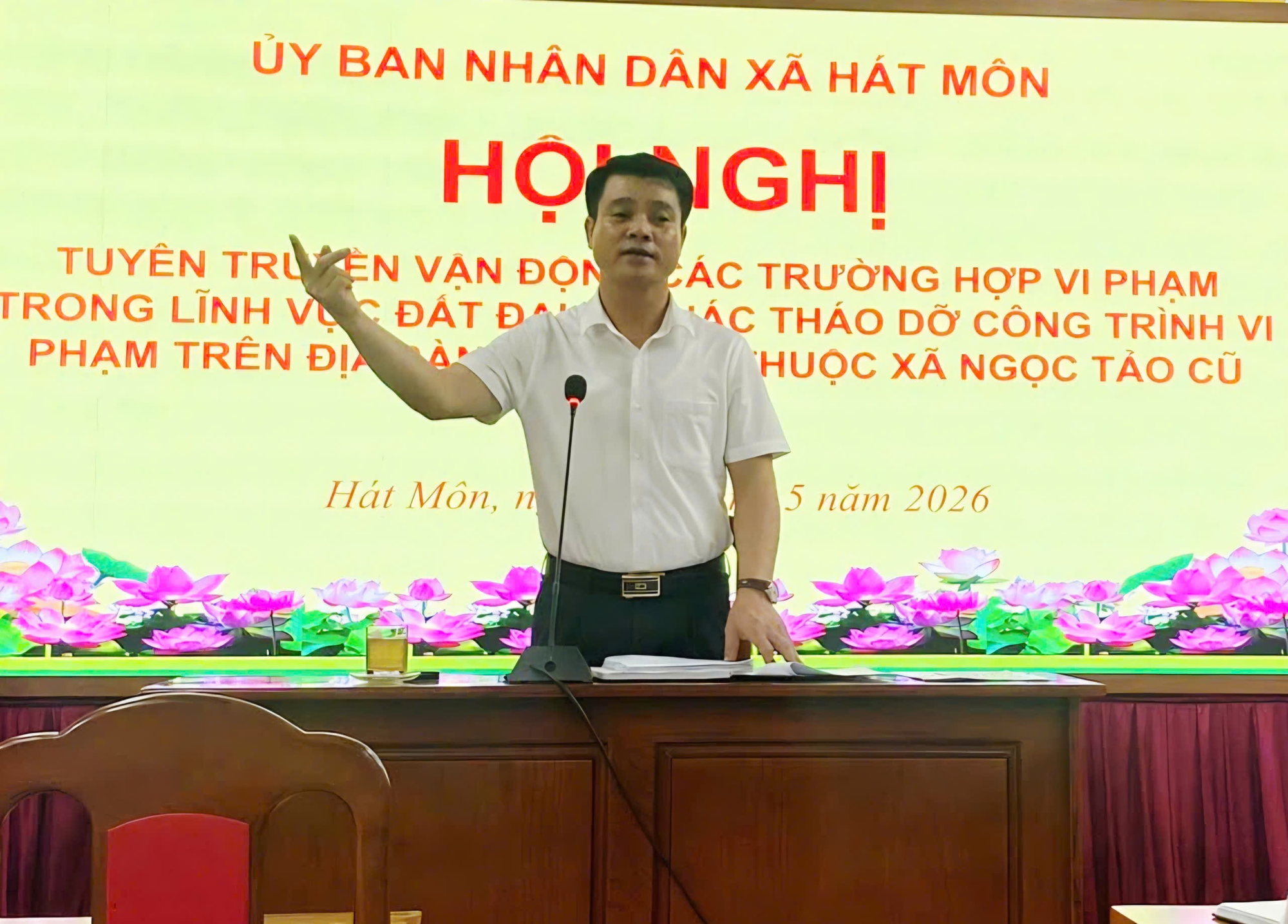 UBND xã tổ chức hội nghị tuyên truyền, vận động các hộ vi phạm đất đai tự giác tháo dỡ công trình vi phạm trên địa bàn Ngọc Tảo- Ảnh 1.