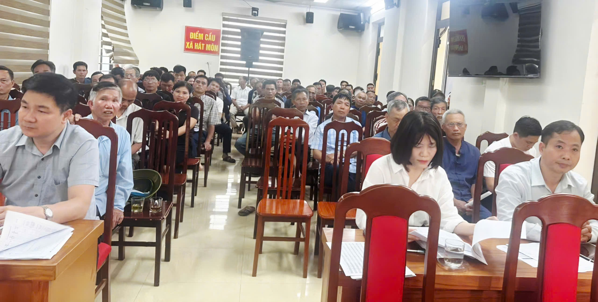 UBND xã tổ chức hội nghị tuyên truyền, vận động các hộ vi phạm đất đai tự giác tháo dỡ công trình vi phạm trên địa bàn Ngọc Tảo- Ảnh 2.