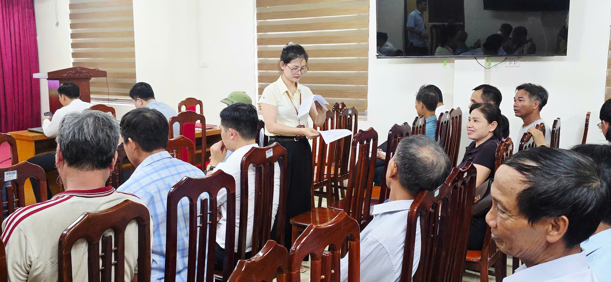 UBND xã tổ chức hội nghị tuyên truyền, vận động các hộ vi phạm đất đai tự giác tháo dỡ công trình vi phạm trên địa bàn Ngọc Tảo- Ảnh 3.