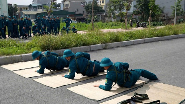 Ban CHQS xã Hoài Đức tổ chức huấn luyện và giáo dục truyền thống yêu nước cho cán bộ, chiến sĩ- Ảnh 2.