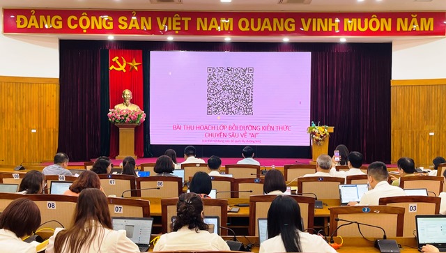 Tổ chức lớp bồi dưỡng kiến thức chuyên sâu về ứng dụng AI cho cán bộ, công chức khối Đảng, MTTQ và các tổ chức CT-XH trên địa bàn 04 phường Long Biên, Bồ Đề, Việt Hưng, Phúc Lợi năm 2026 (Lớp thứ nhất)- Ảnh 3.