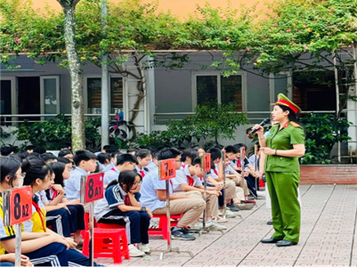 TUYÊN TRUYỀN PHÁP LUẬT VỀ BÌNH ĐẲNG GIỚI VÀ PHÒNG CHỐNG BẠO LỰC HỌC ĐƯỜNG TẠI TRƯỜNG THCS THỊNH LIỆT- Ảnh 1.