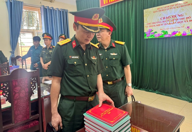 Đoàn kiểm tra của Bộ Tư lệnh Thủ đô Hà Nội về thăm kiểm tra và làm việc tại Ban CHQS xã Hoài Đức- Ảnh 2.