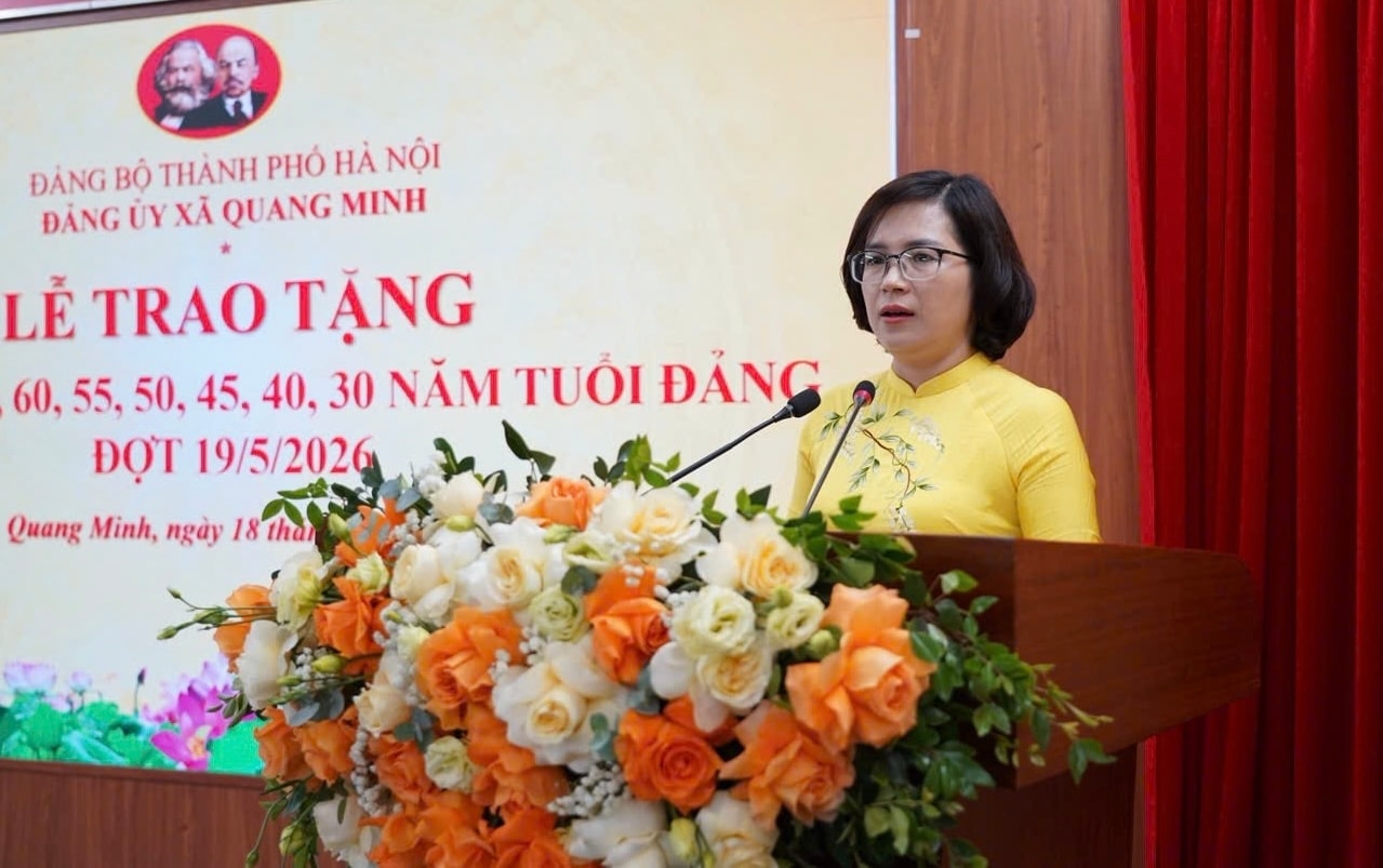 Xã Quang Minh trang trọng trao Huy hiệu Đảng đợt 19-5- Ảnh 3.