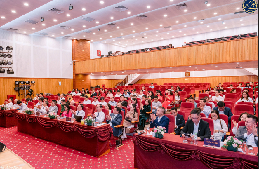 Phường Việt Hưng hiện thực hóa mục tiêu tăng trưởng 11,3% từ “bệ phóng” chuyển đổi số và phát triển kinh tế tư nhân- Ảnh 1.
