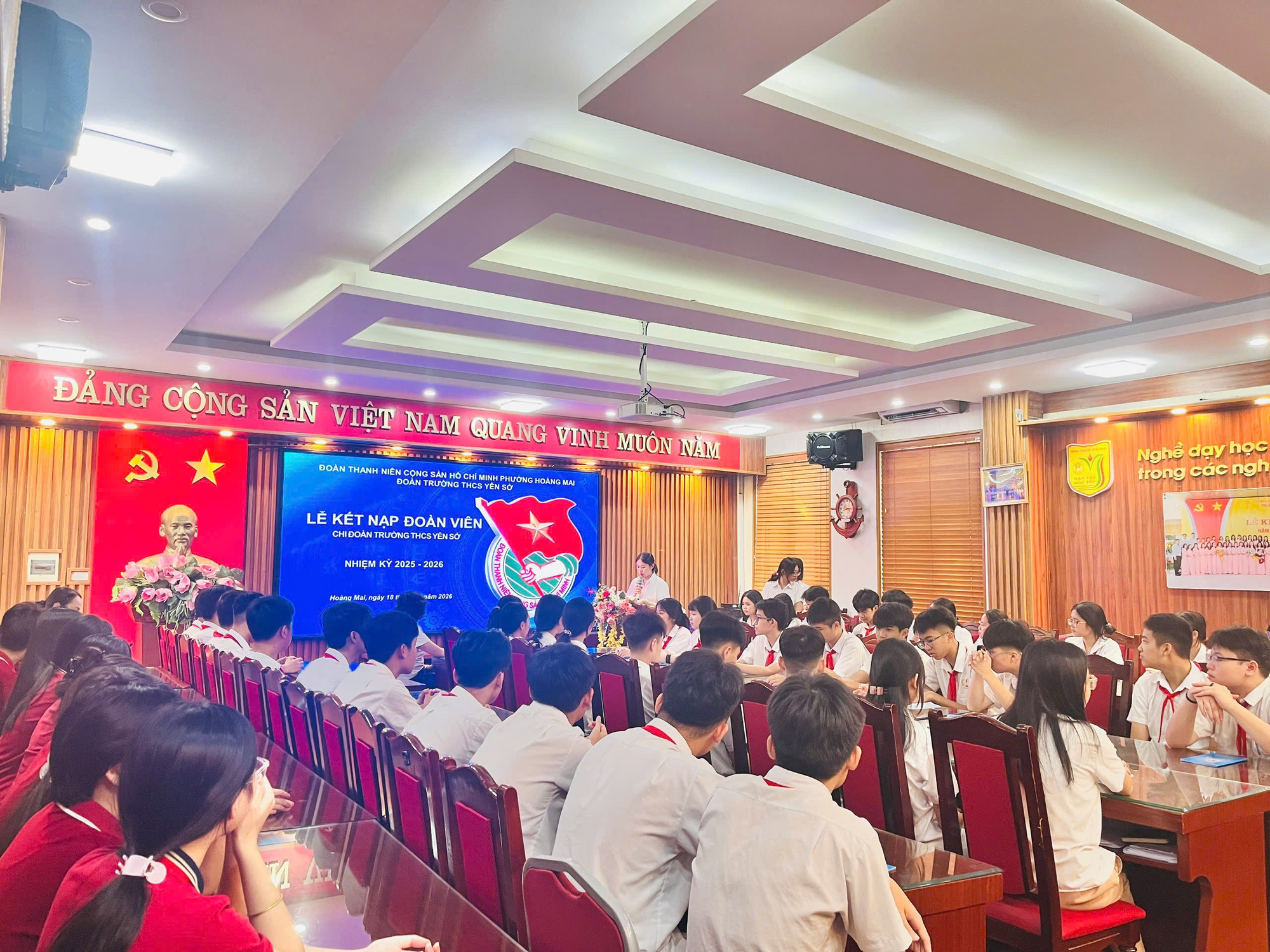 TRƯỜNG THCS YÊN SỞ TỔ CHỨC LỄ KẾT NẠP ĐOÀN VIÊN MỚI CHO HỌC SINH KHỐI 9- Ảnh 1.