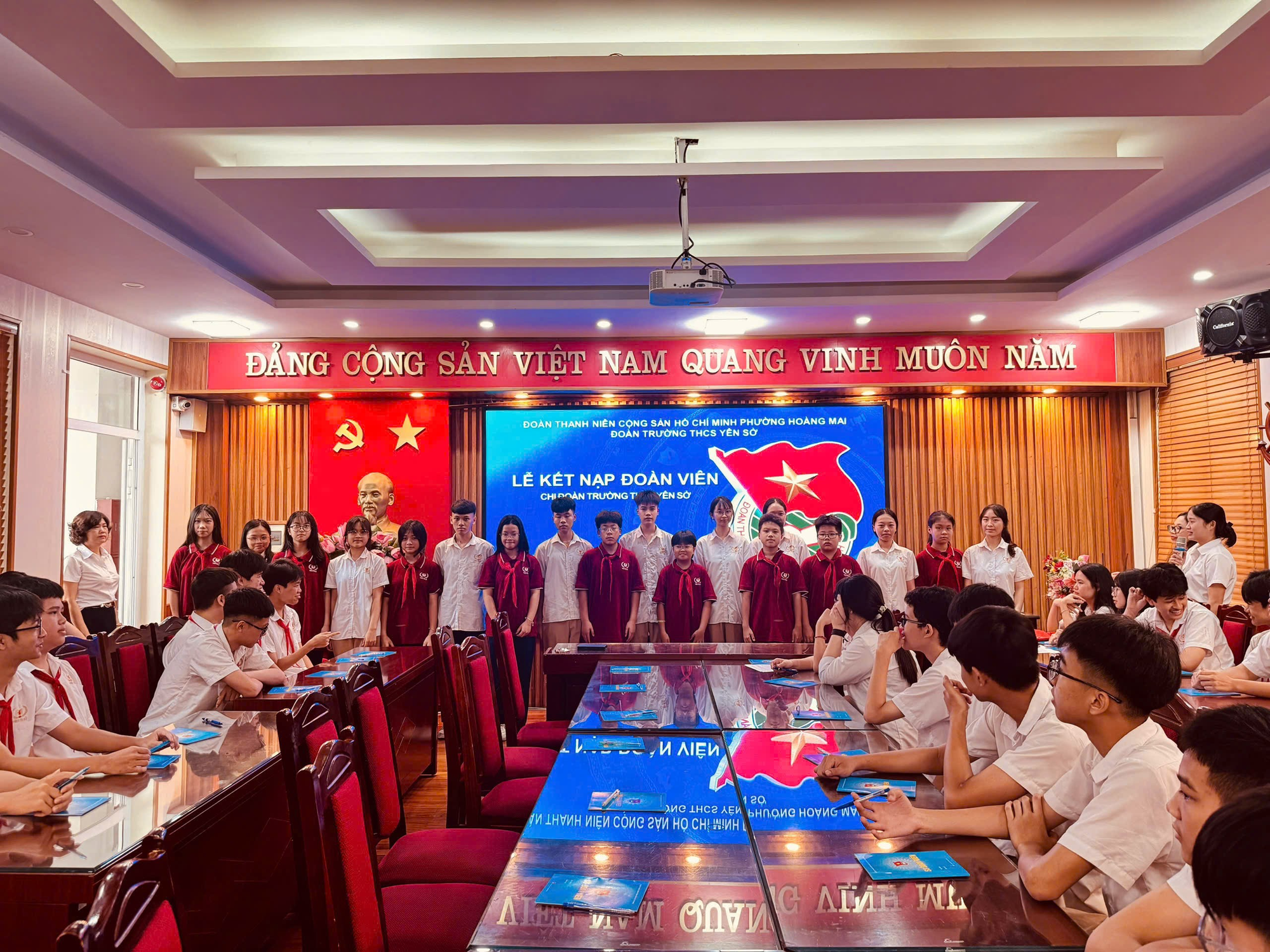 TRƯỜNG THCS YÊN SỞ TỔ CHỨC LỄ KẾT NẠP ĐOÀN VIÊN MỚI CHO HỌC SINH KHỐI 9- Ảnh 2.