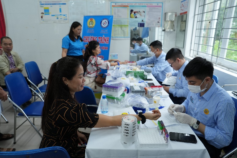 Thiết thực Chương trình miễn phí tầm soát phát hiện sớm bệnh ung thư đường tiêu hóa (CEA) dành cho đoàn viên Công đoàn xã Thuận An- Ảnh 1.