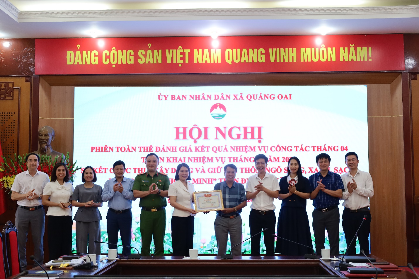 D:\Desktop\phiên họp toàn thể tháng 5, nv tháng 5\IMG_7085.JPG
