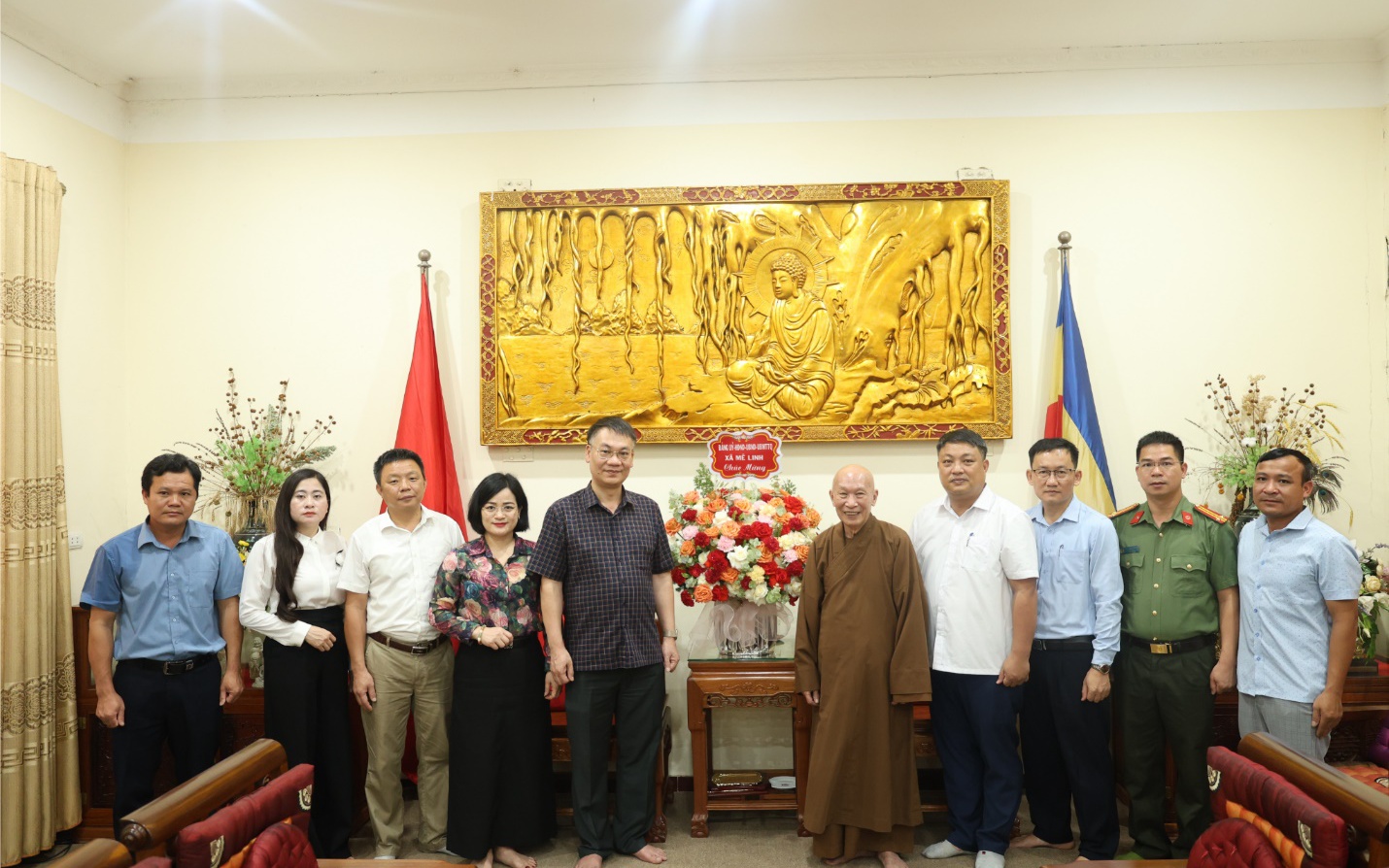 Lãnh đạo xã Mê Linh thăm, chúc mừng các cở sở Phật giáo nhân dịp mừng Đại lễ Phật đản năm 2026