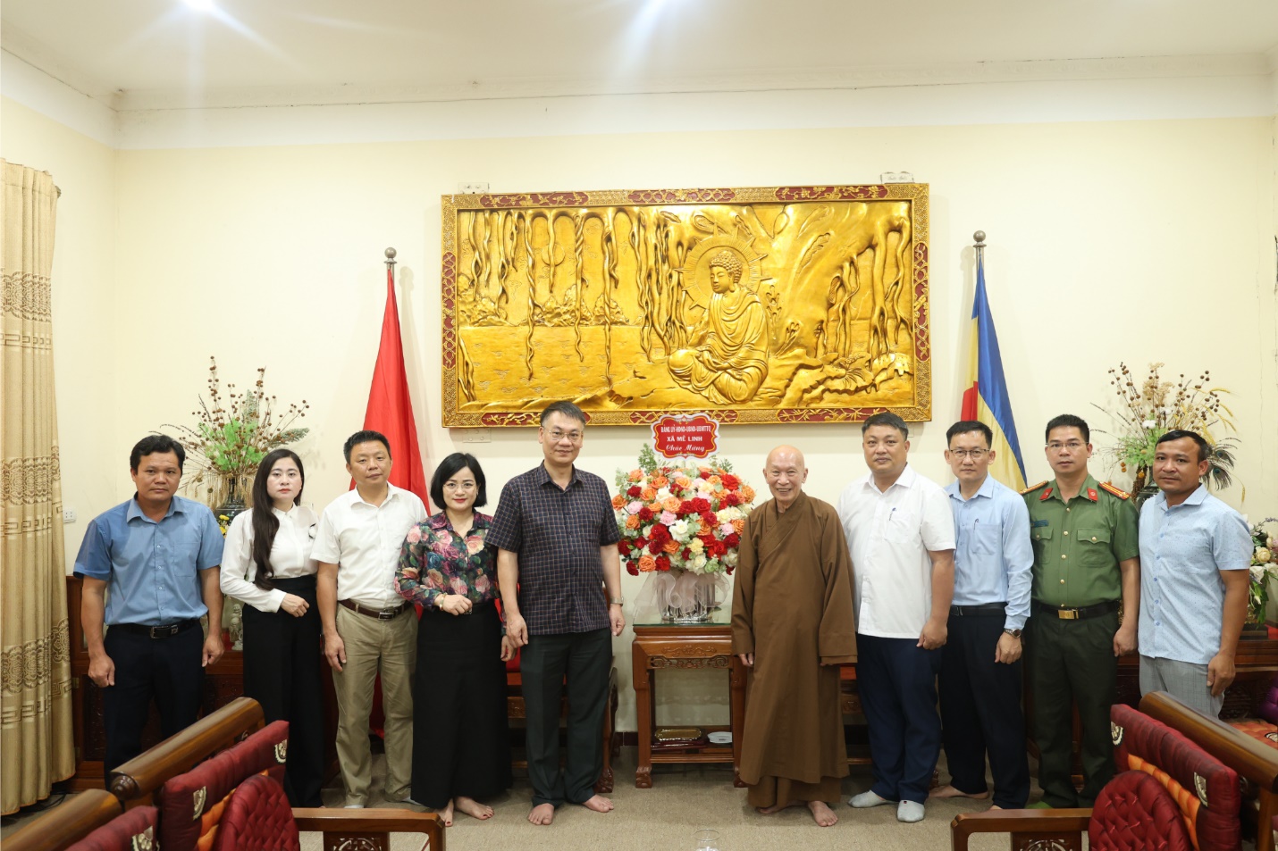 Lãnh đạo xã Mê Linh thăm, chúc mừng các cở sở Phật giáo nhân dịp mừng Đại lễ Phật đản năm 2026- Ảnh 1.