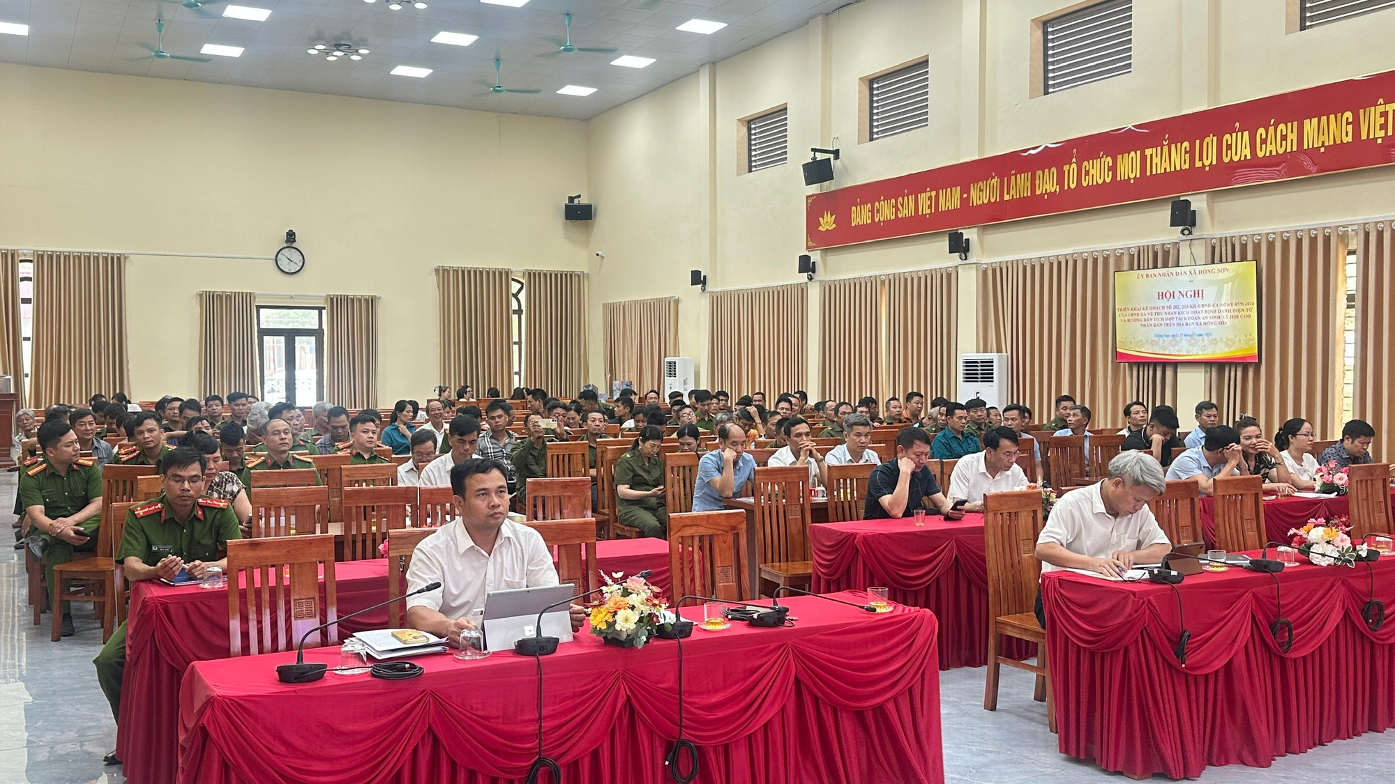 Hồng Sơn triển khai Kế hoạch về thu nhận kích hoạt định danh điện tử và hướng dẫn tích hợp tài khoản an sinh xã hội cho nhân dân trên địa bàn xã- Ảnh 3.