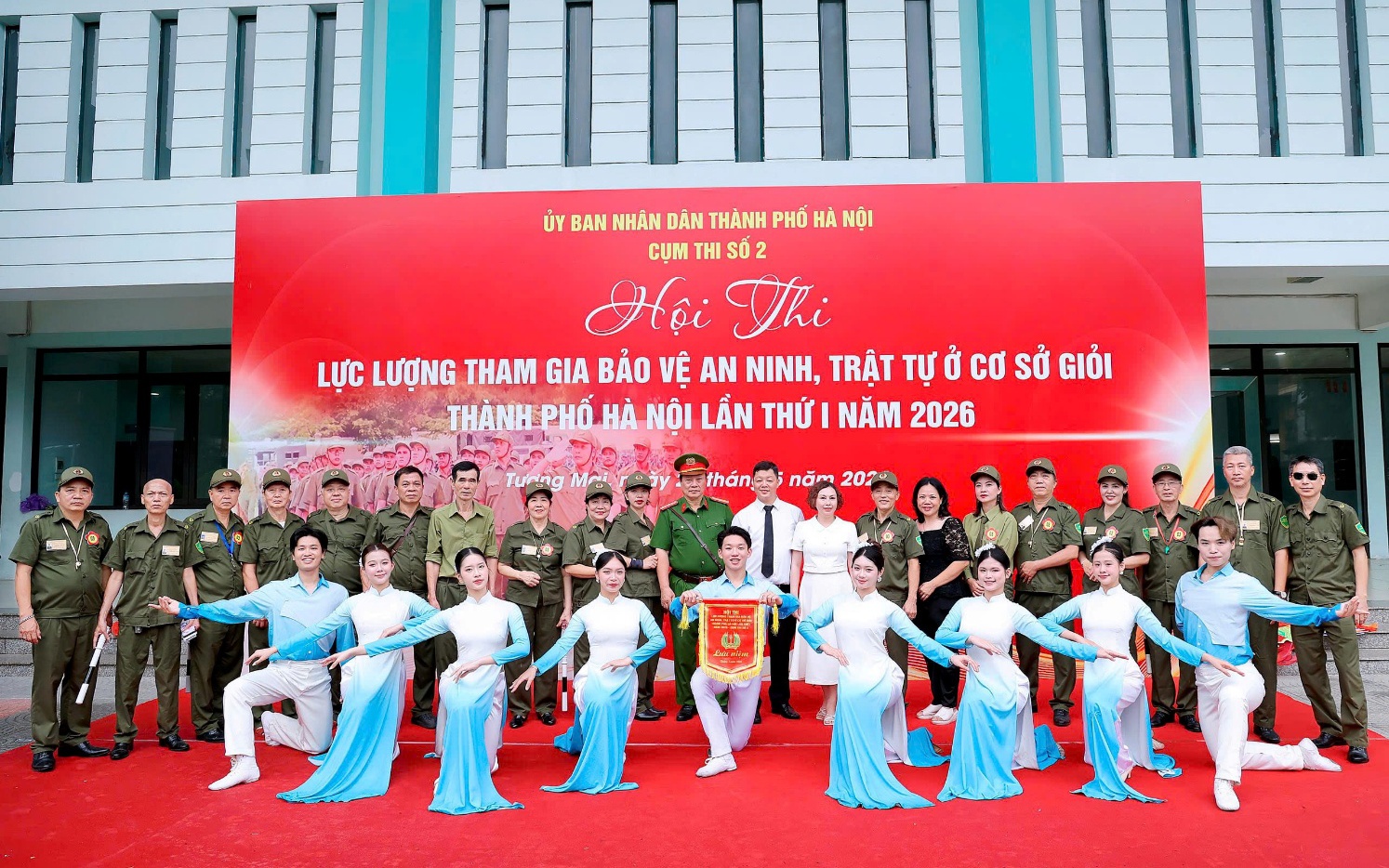 Lực lượng an ninh trật tự cơ sở phường Hai Bà Trưng đạt giải Nhì và giải Màn Chào hỏi ấn tượng Nhất tại Hội thi “Lực lượng tham gia an ninh, trật tự ở cơ sở giỏi” Cụm số 2, TP Hà Nội, năm 2026