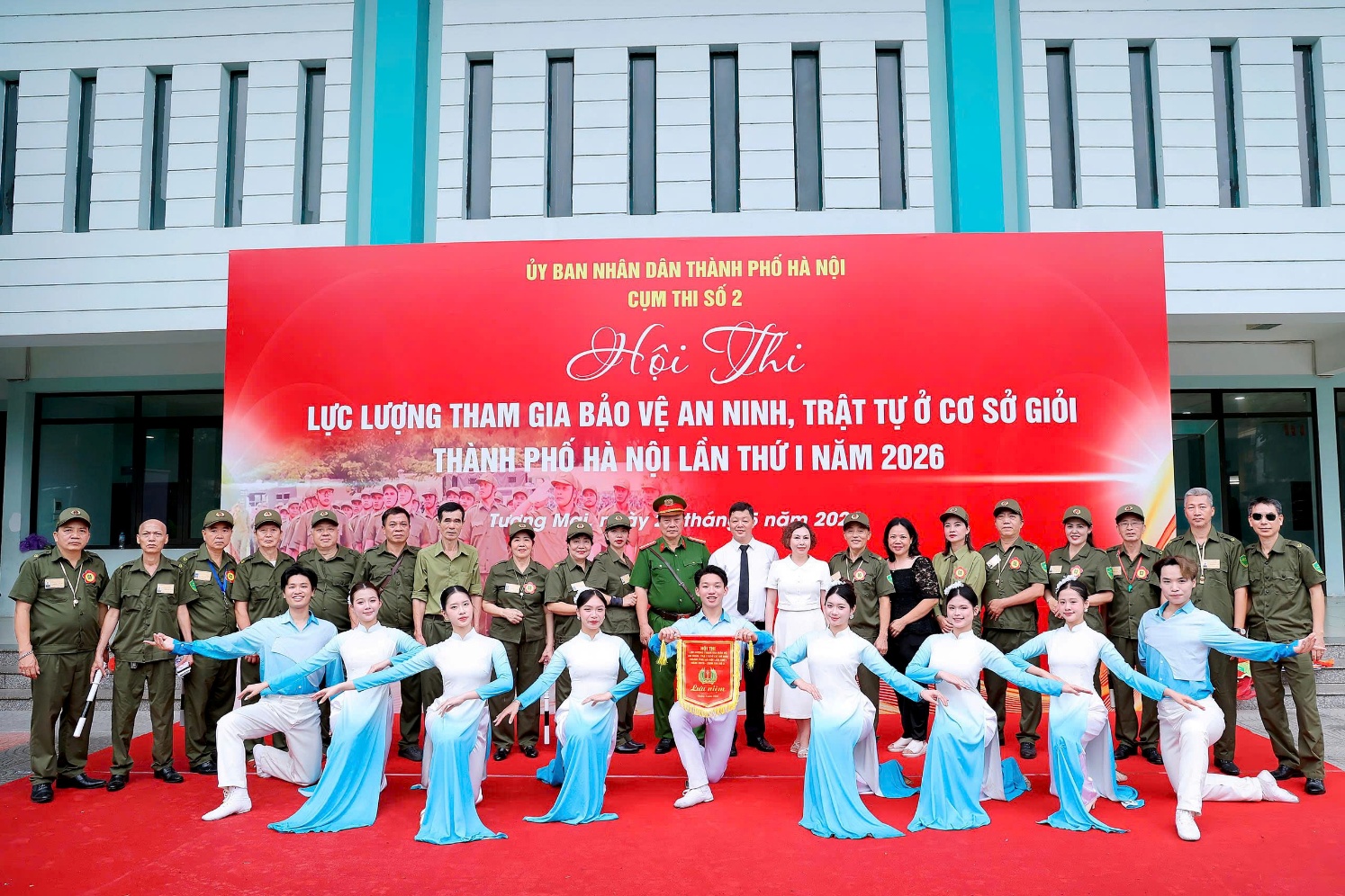 Lực lượng an ninh trật tự cơ sở phường Hai Bà Trưng đạt giải Nhì và giải Màn Chào hỏi ấn tượng Nhất tại Hội thi “Lực lượng tham gia an ninh, trật tự ở cơ sở giỏi” Cụm số 2, TP Hà Nội, năm 2026- Ảnh 6.