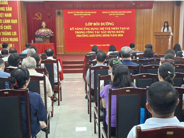 Phường Khương Đình tổ chức lớp bồi dưỡng kỹ năng ứng dụng trí tuệ nhân tạo trong công tác xây dựng Đảng
- Ảnh 1.