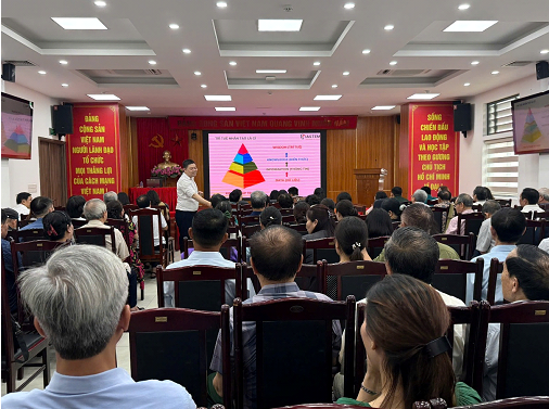 Phường Khương Đình tổ chức lớp bồi dưỡng kỹ năng ứng dụng trí tuệ nhân tạo trong công tác xây dựng Đảng
- Ảnh 3.