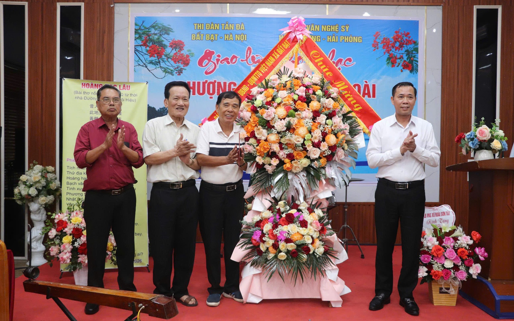Phượng hồng nơi Xứ đoài – Giao hòa thi ca, âm nhạc và tình người