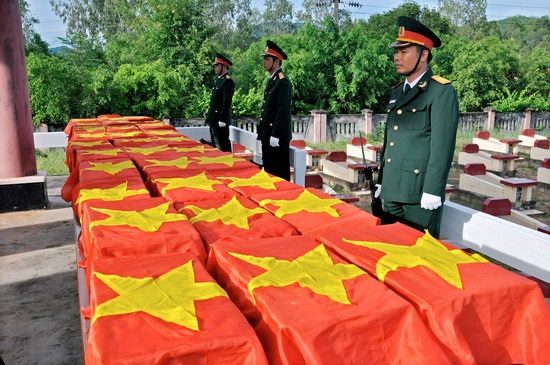 ĐẨY MẠNH CÔNG TÁC TÌM KIẾM, QUY TẬP HÀI CỐT LIỆT SĨ VÀ XÁC ĐỊNH DANH TÍNH HÀI CỐT LIỆT SĨ - Ảnh 1.