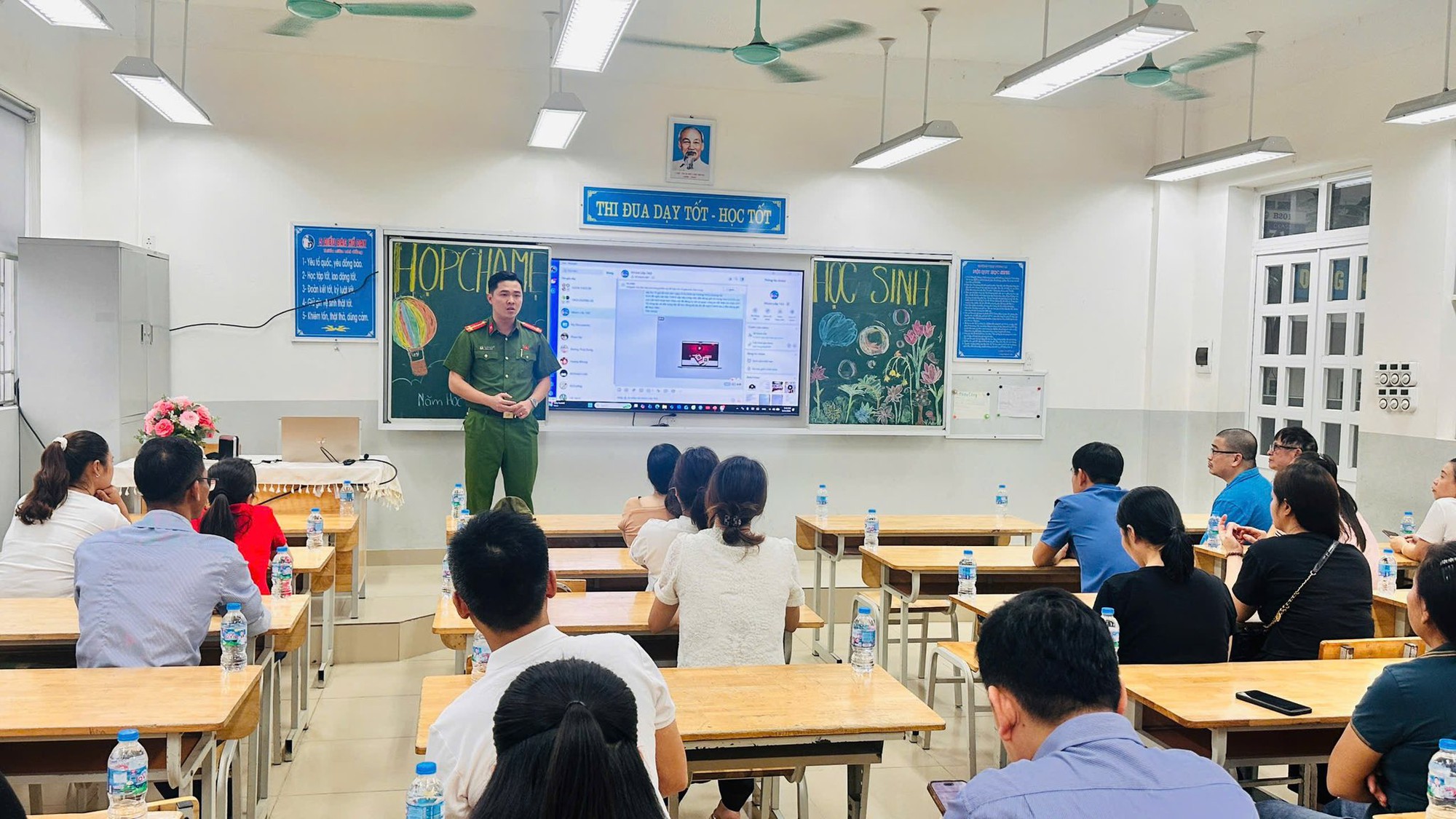 Công an xã Gia Lâm chủ động, tích cực trong công tác quản lý hành chính, đáp ứng yêu cầu chuyển đổi số toàn diện- Ảnh 1.