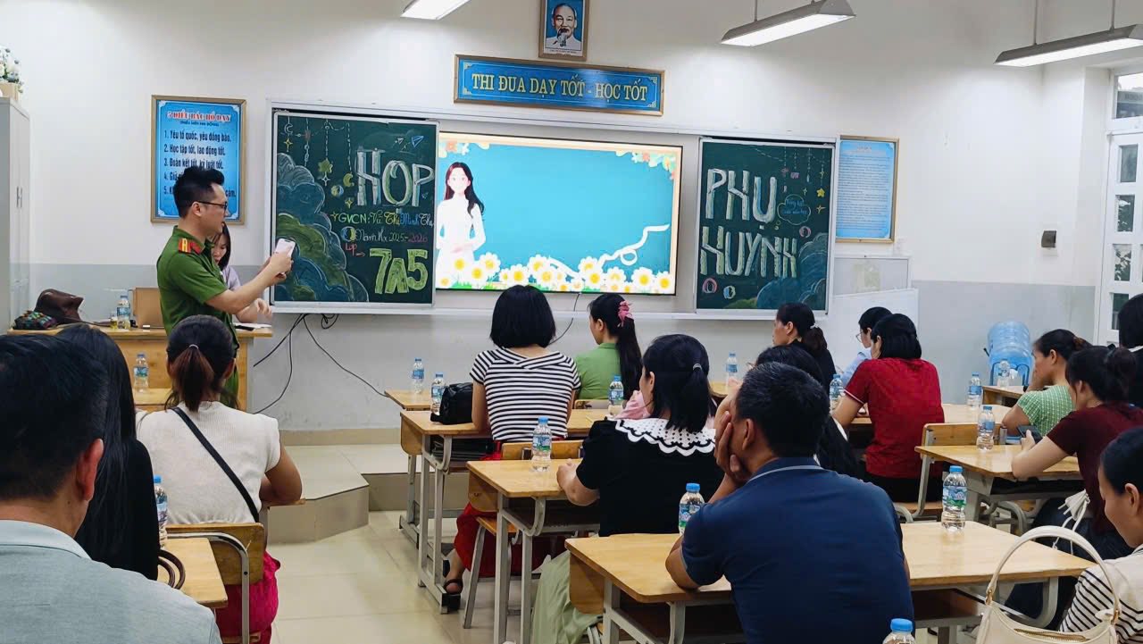 Công an xã Gia Lâm chủ động, tích cực trong công tác quản lý hành chính, đáp ứng yêu cầu chuyển đổi số toàn diện- Ảnh 3.