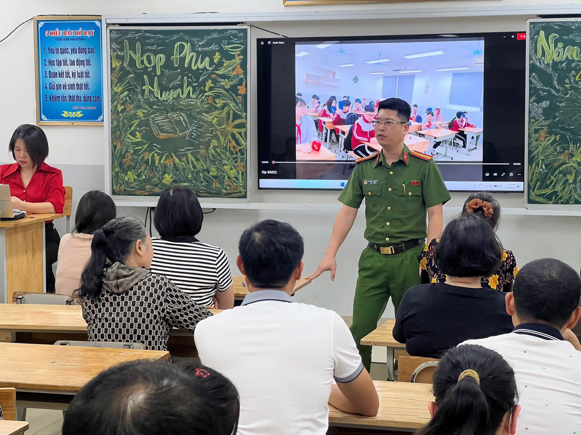 Công an xã Gia Lâm chủ động, tích cực trong công tác quản lý hành chính, đáp ứng yêu cầu chuyển đổi số toàn diện- Ảnh 4.