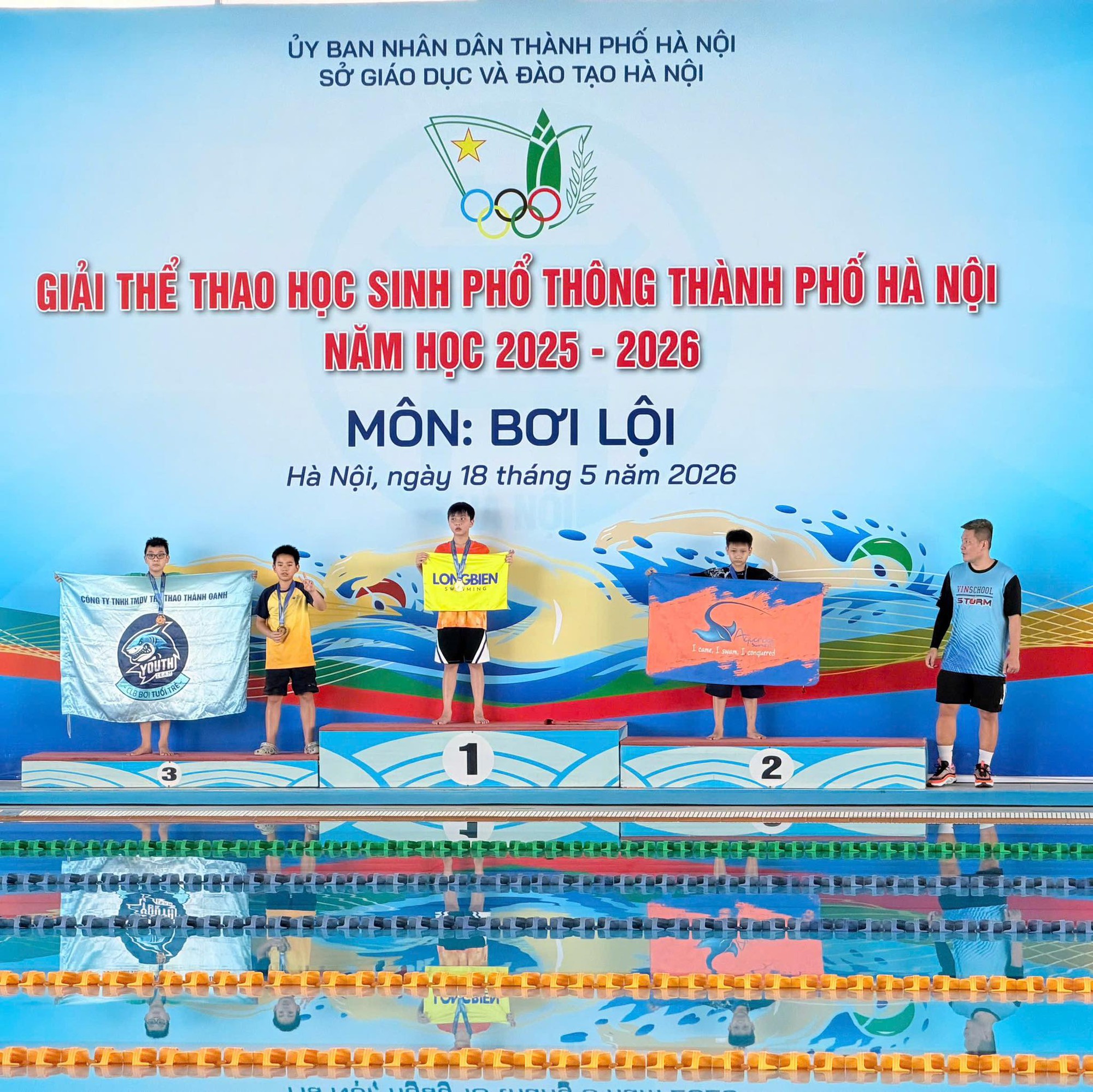 TỰ HÀO TỎA SÁNG: HỌC SINH LÊ THANH HÙNG XUẤT SẮC GIÀNH HUY CHƯƠNG BẠC CẤP THÀNH PHỐ MÔN BƠI LỘI- Ảnh 1.