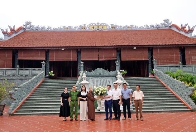 Đồng chí Chu Văn Khang cùng đoàn thăm chúc mừng tại chùa Đông Linh, chùa Tân Sơn, chùa Thiên Sơn- Ảnh 1.