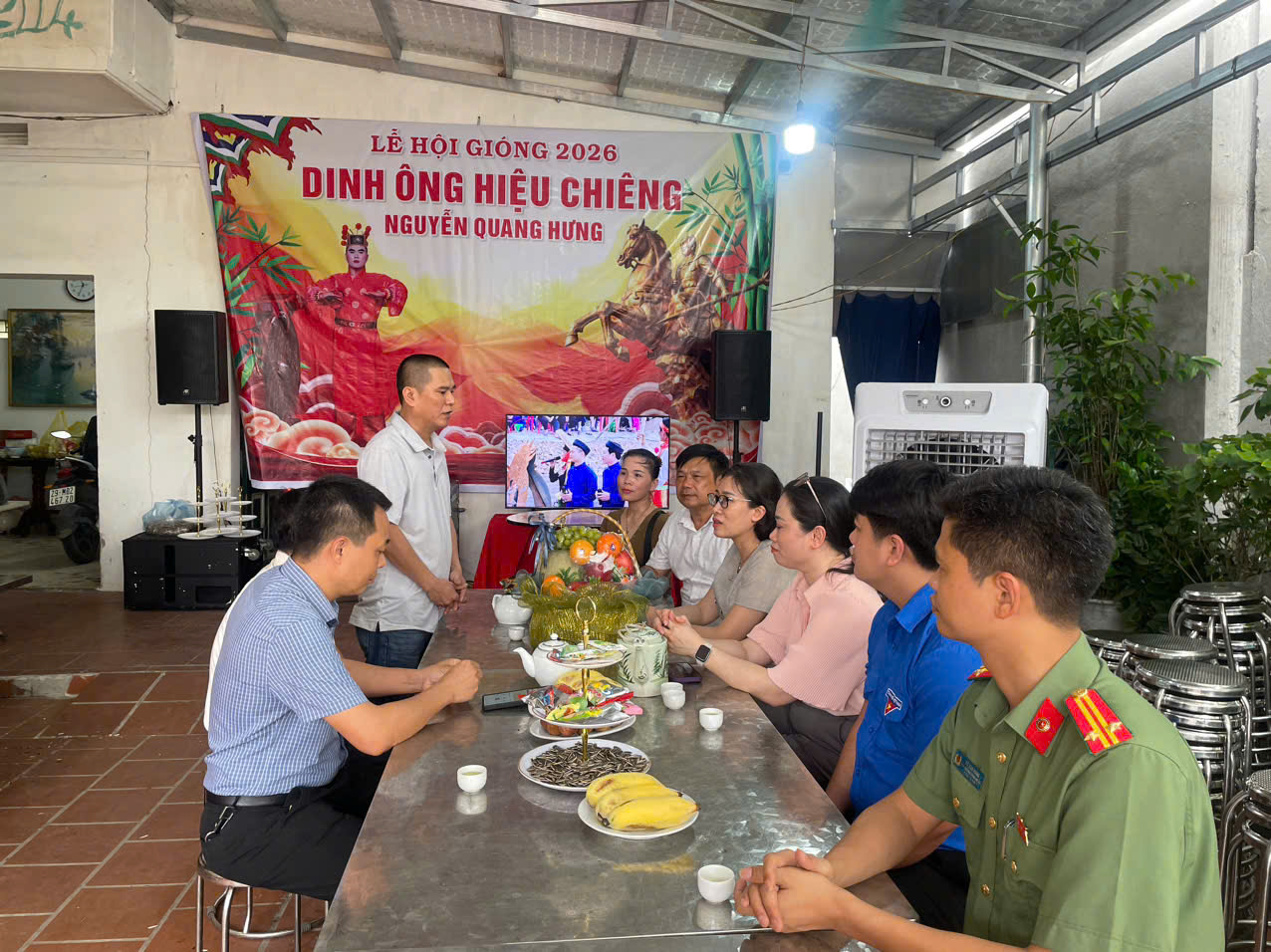 Lãnh đạo xã thăm, tặng quà ông Hiệu Chiêng- Ảnh 2.