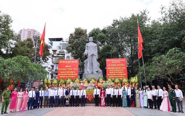 Khắc ghi công lao đồng chí Hoàng Văn Thụ - Phường Tương Mai long trọng tổ chức Lễ dâng hương tưởng niệm
