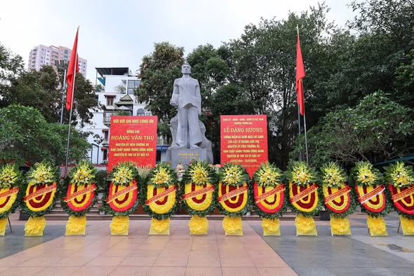 Khắc ghi công lao đồng chí Hoàng Văn Thụ - Phường Tương Mai long trọng tổ chức Lễ dâng hương tưởng niệm- Ảnh 1.
