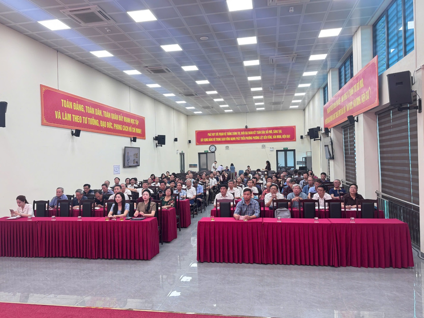 Phường Phương Liệt bồi dưỡng kỹ năng ứng dụng trí tuệ nhân tạo trong công tác xây dựng Đảng- Ảnh 2.