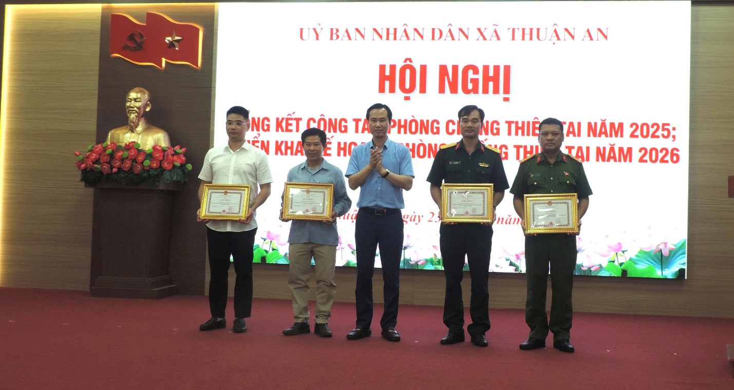 Hội nghị tổng kết công tác phòng chống thiên tai năm 2025; triển khai kế hoạch phòng chống thiên tai năm 2026.- Ảnh 4.